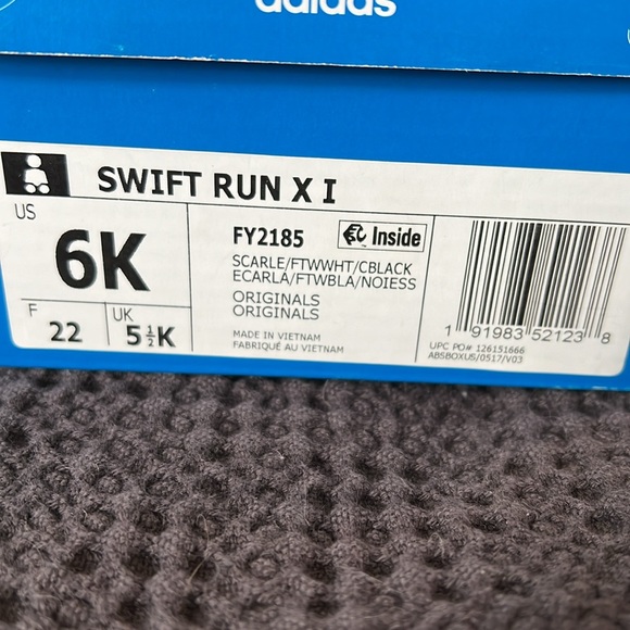 SOLD Toddler/Kids Adidas - Picture 2 of 6